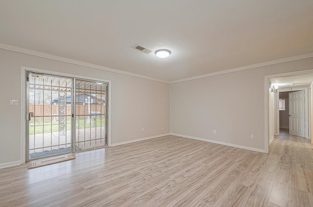 5919 Victory Dr, Houston TX  77088-7623 exterior