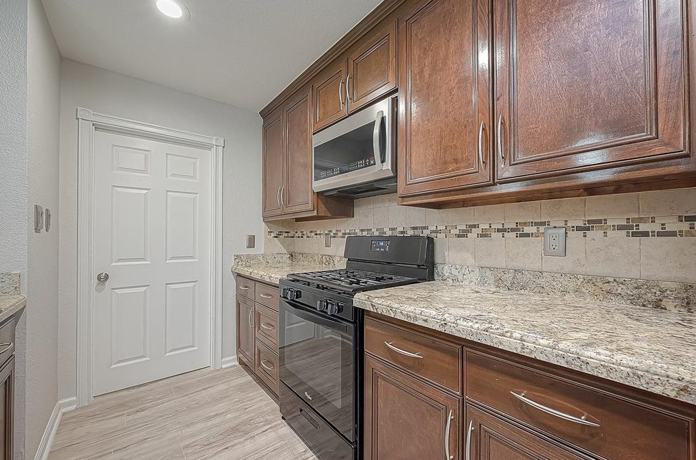 5919 Victory Dr, Houston TX  77088-7623 exterior