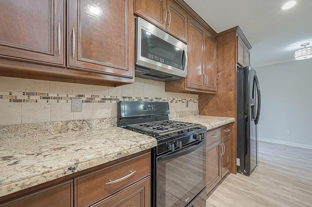 5919 Victory Dr, Houston TX  77088-7623 exterior