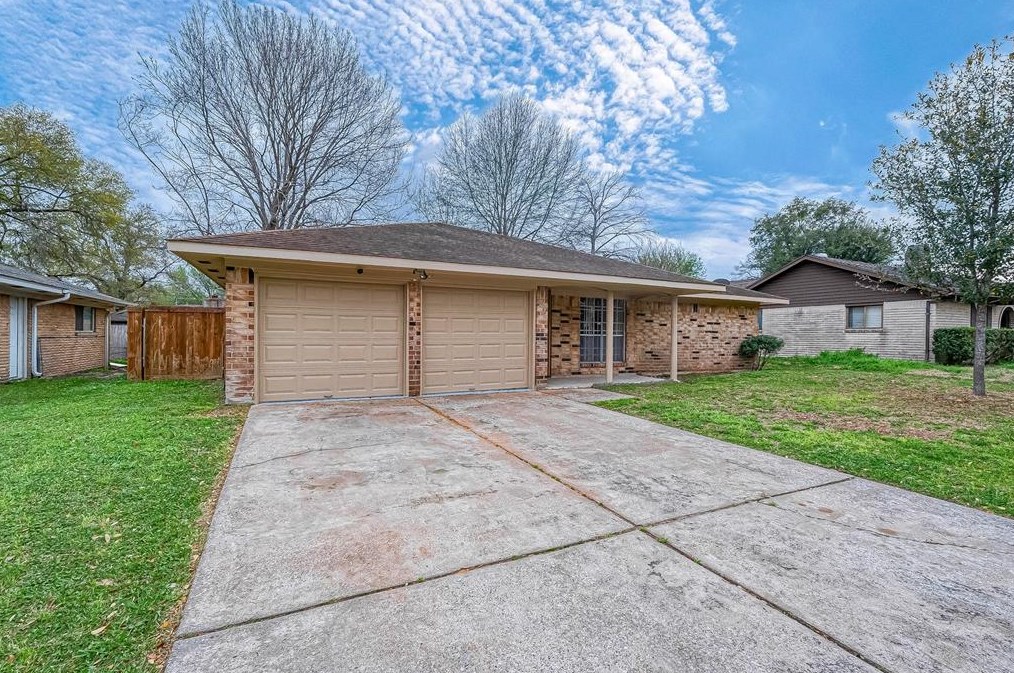 5919 Victory Dr, Houston, TX 77088-6609