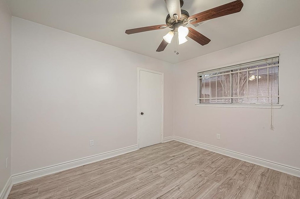 5919 Victory Dr, Houston TX  77088-7623 exterior