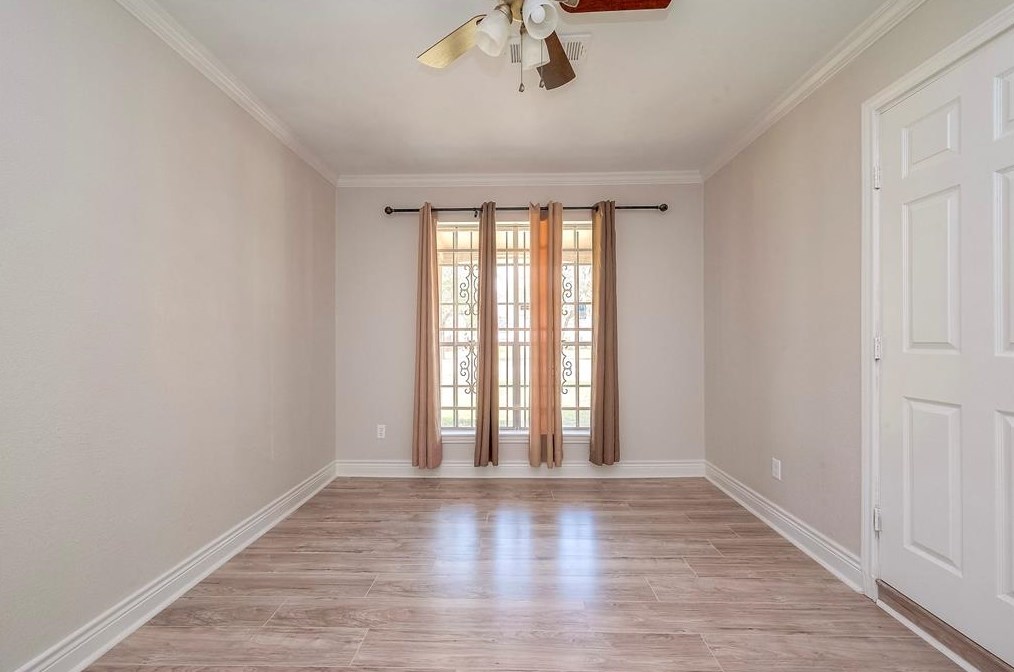 5919 Victory Dr, Houston TX  77088-7623 exterior