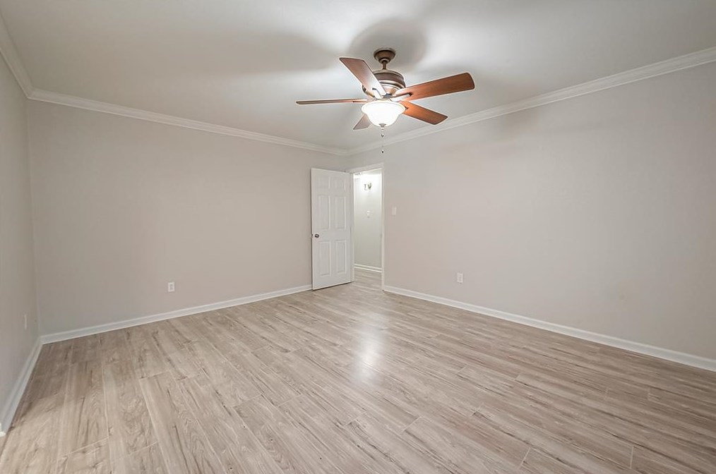 5919 Victory Dr, Houston TX  77088-7623 exterior