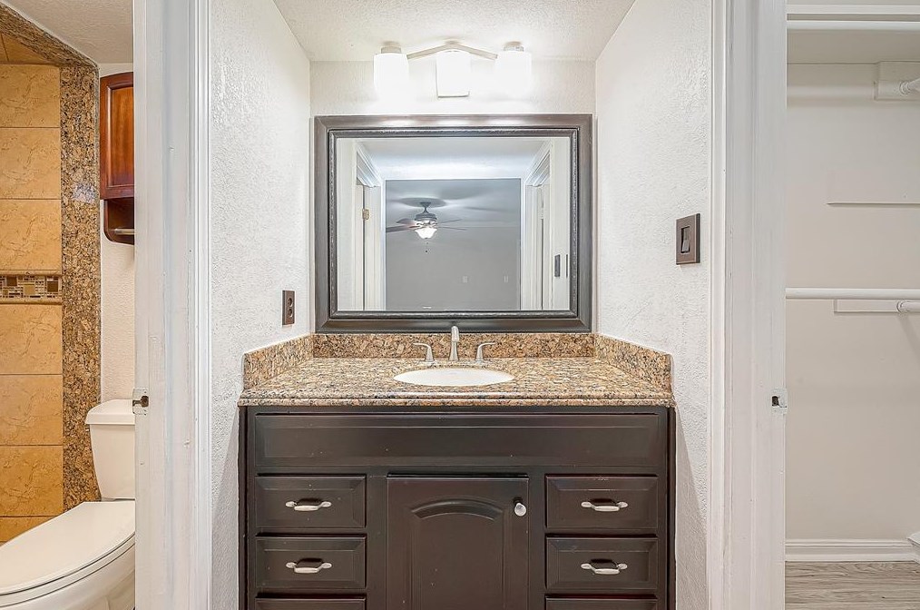 5919 Victory Dr, Houston TX  77088-7623 exterior