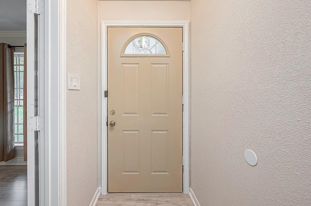 5919 Victory Dr, Houston TX  77088-7623 exterior