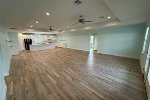 986 Seagull Ln, Crystal Beach, TX 77650 - Photo 12