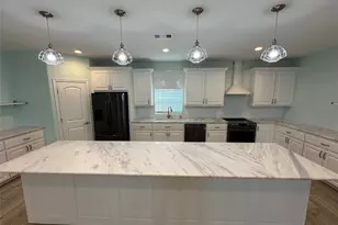 986 Seagull Ln, Crystal Beach, TX 77650 - Photo 14