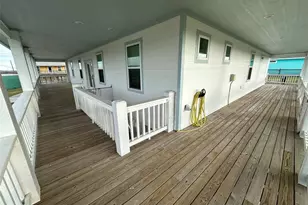 986 Seagull Ln, Crystal Beach, TX 77650 - Photo 6