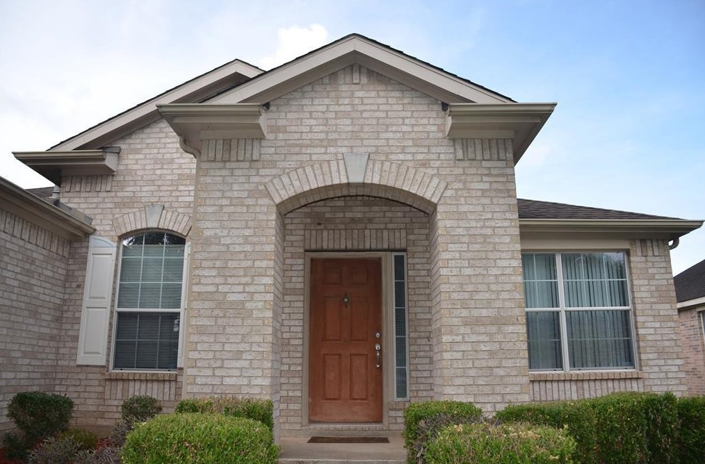 5219 Hillbrook Ct, Sugar Land, TX 77479