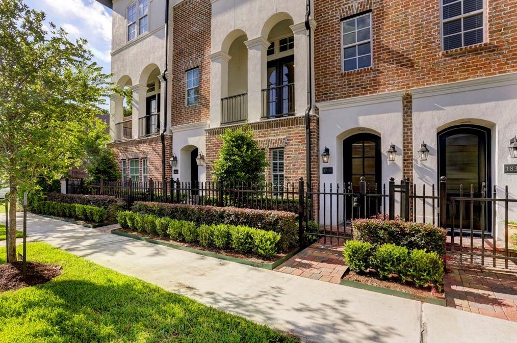 1831 Edwards St, Houston, TX 77007-4032