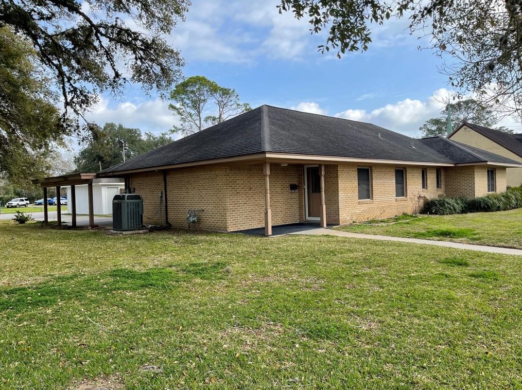 301 S 16th St, West Columbia, TX 77486