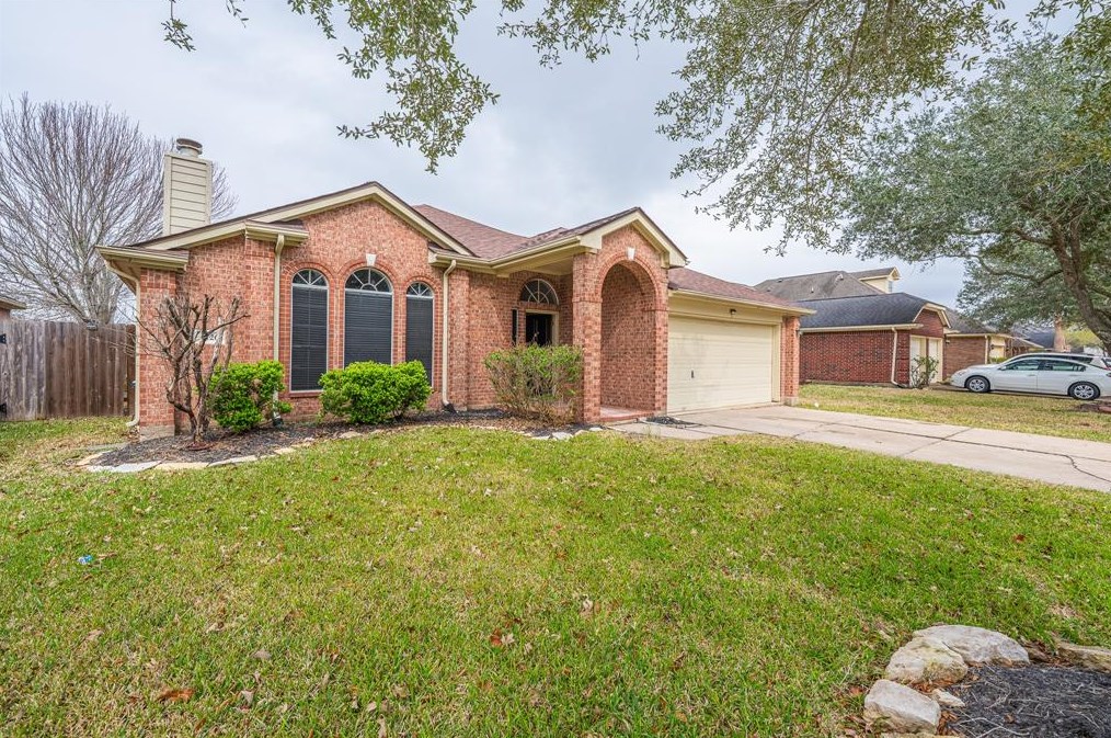 1126 Noble Glen Dr, Fresno, TX 77545