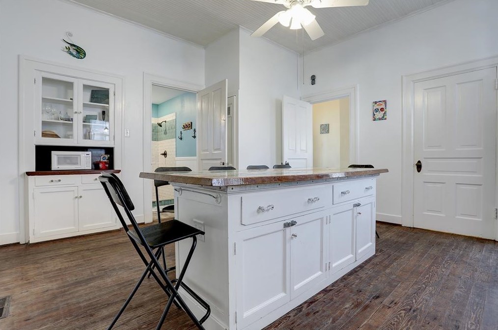 2406 Bernardo De Galvez, Galveston, TX 77550