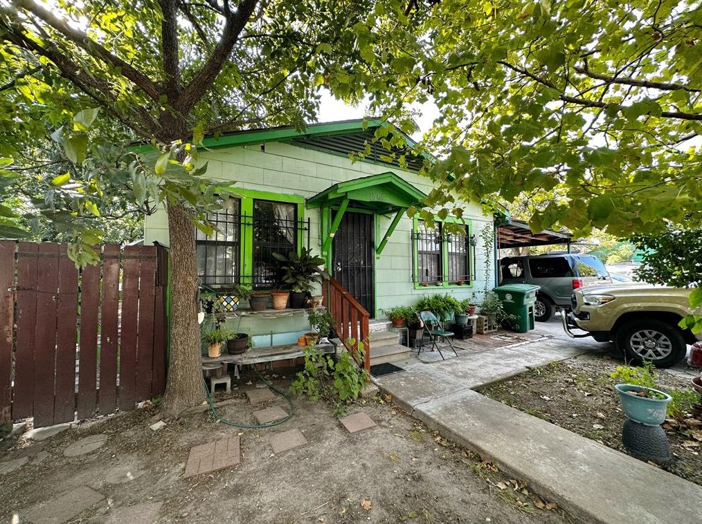 1505 Walton St, Houston TX  77009-2523 exterior
