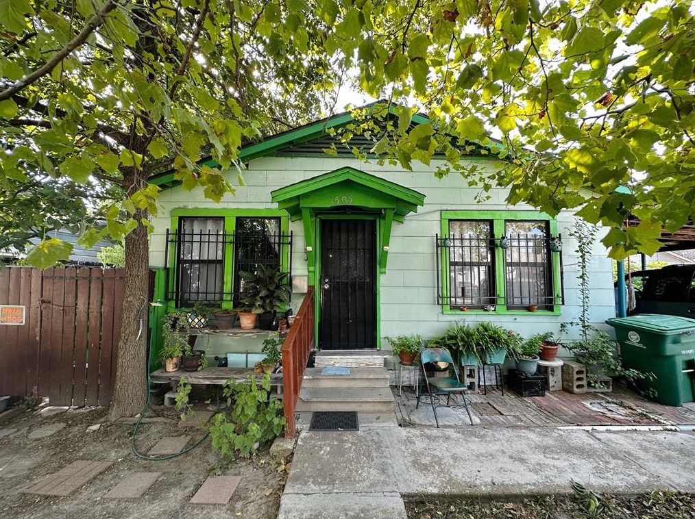 1505 Walton St, Houston, TX 77009-2523