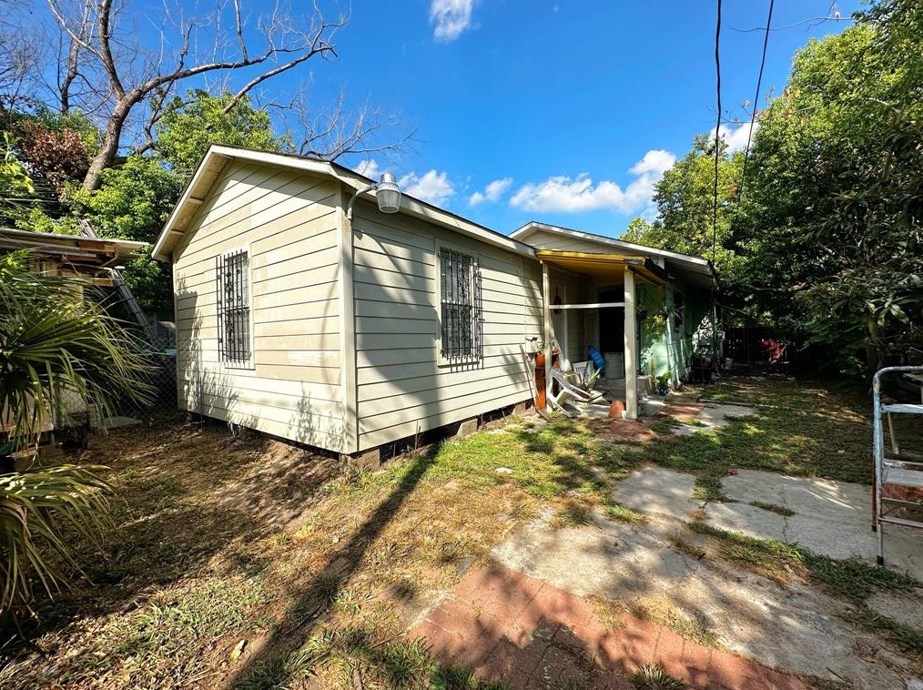 1505 Walton, Houston TX  77009-2523 exterior
