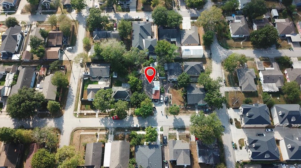 1505 Walton, Houston TX  77009-2523 exterior