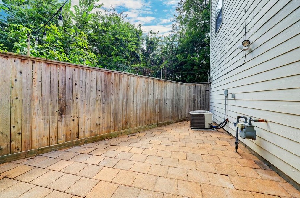 5919 Petty St, Houston, TX 77007