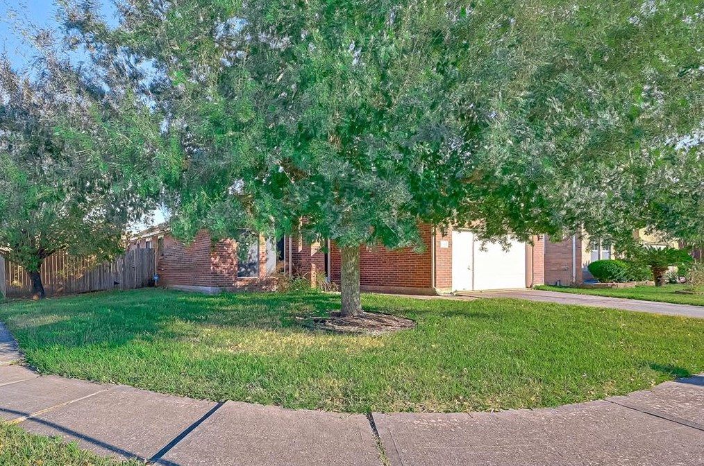 4542 Noble Ct, Baytown, TX 77521-1883