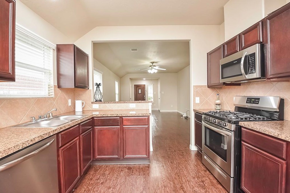 8910 Sweet Blue Jasmine Ln, Humble TX 77338-1518 exterior