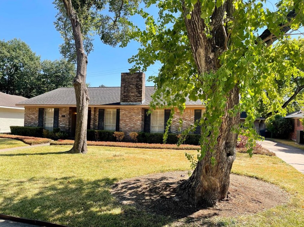 6255 Piping Rock Ln, Houston TX  77057-4407 exterior