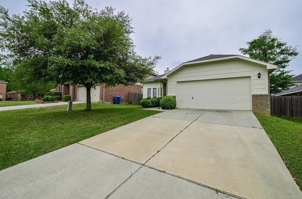 4907 Summer Rain Dr, Conroe, TX 77303