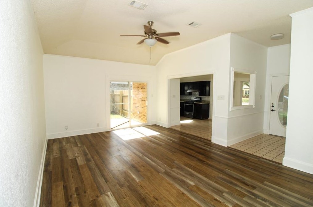 112 Juniper St, Richwood, TX 77566