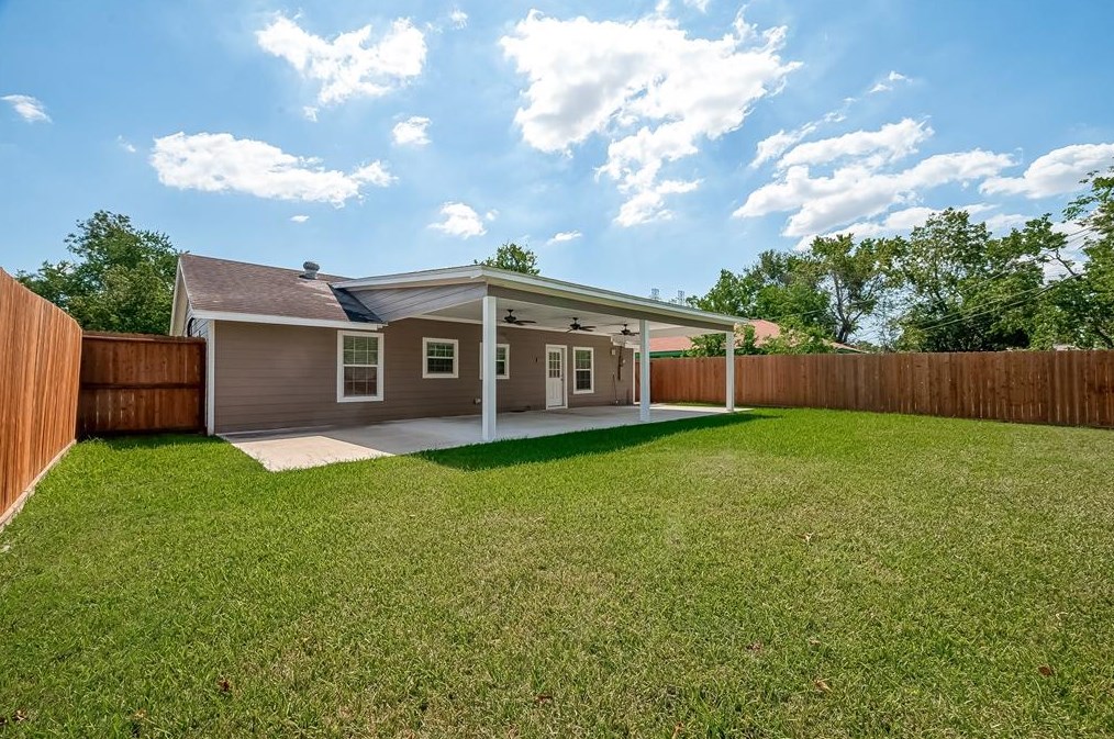 2403 Huntington Dr, Pasadena, TX 77506