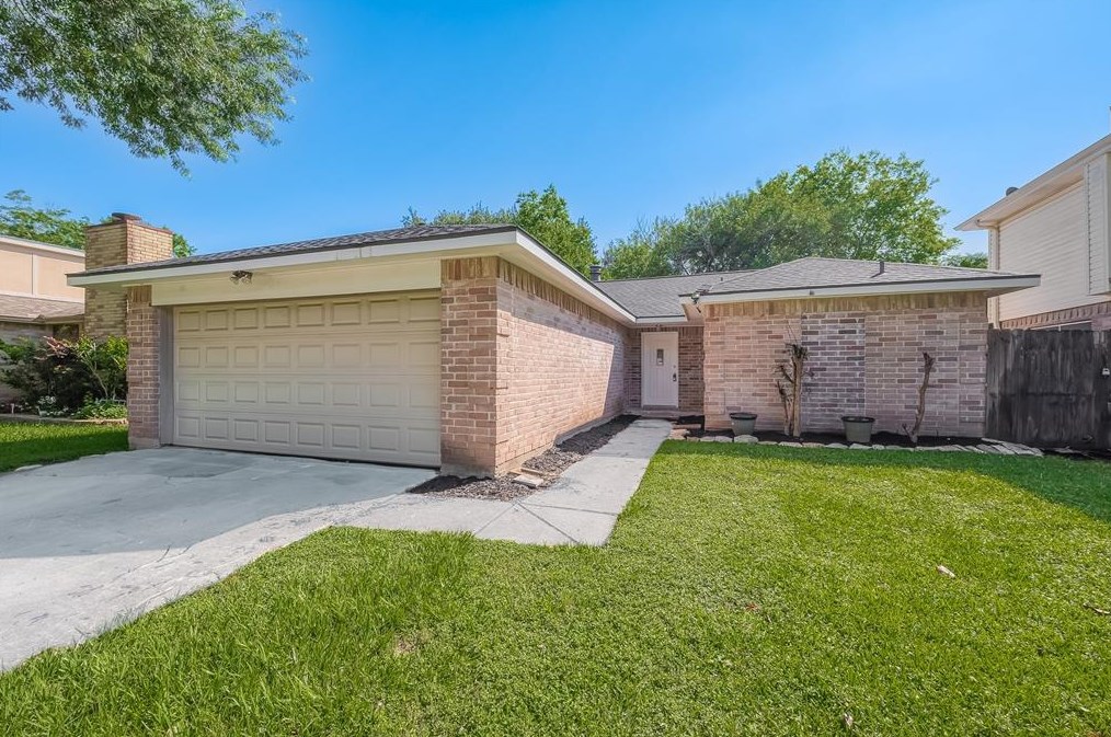 7631 Alegria Dr, Houston TX  77083-3697 exterior
