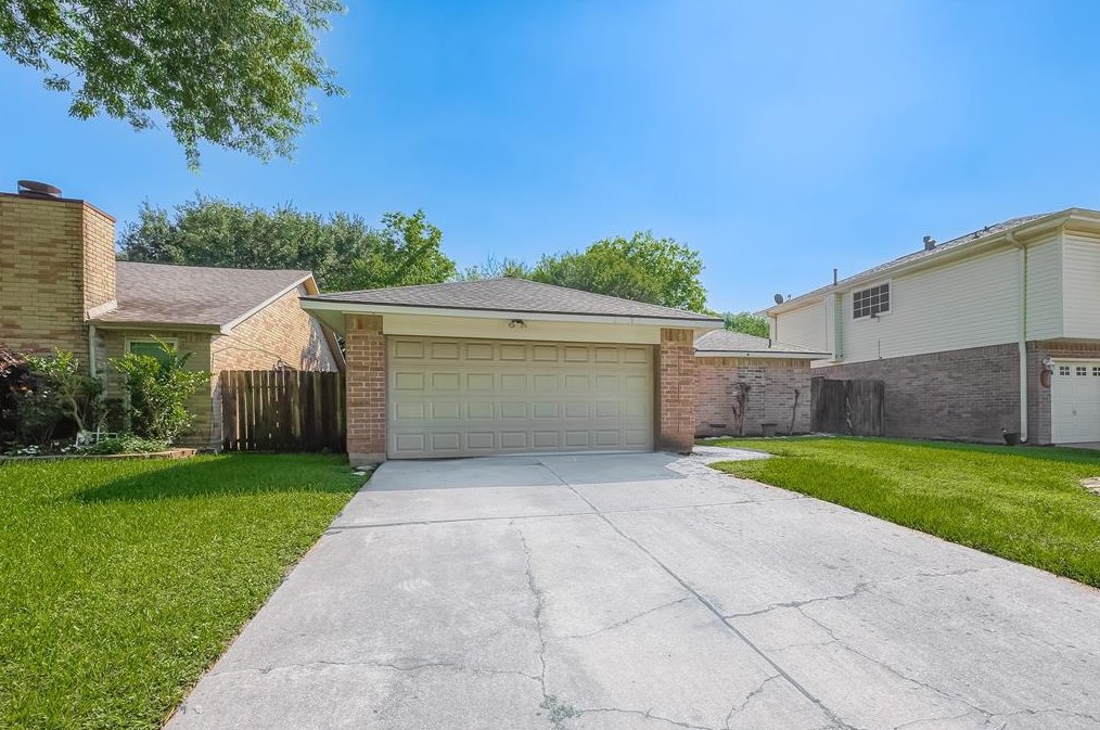 7631 Alegria Dr, Houston TX  77083-3646 exterior