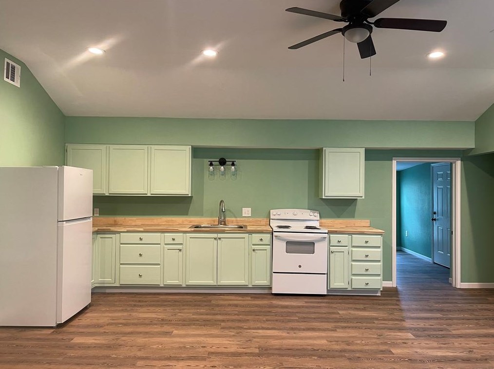 412 Old Highway 356, Onalaska, TX 77360-7391
