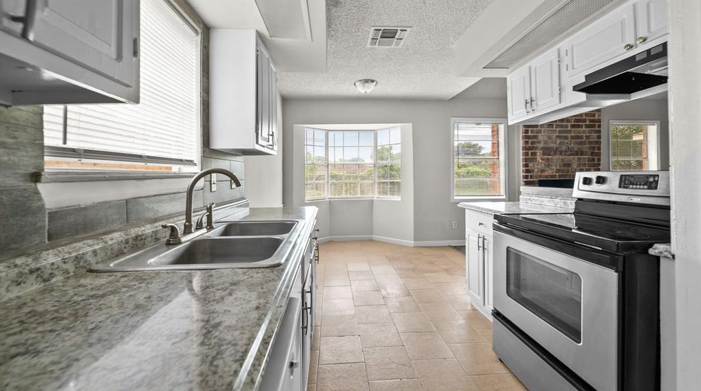10122 Sagedowne Ln, Houston, TX 77089-4324