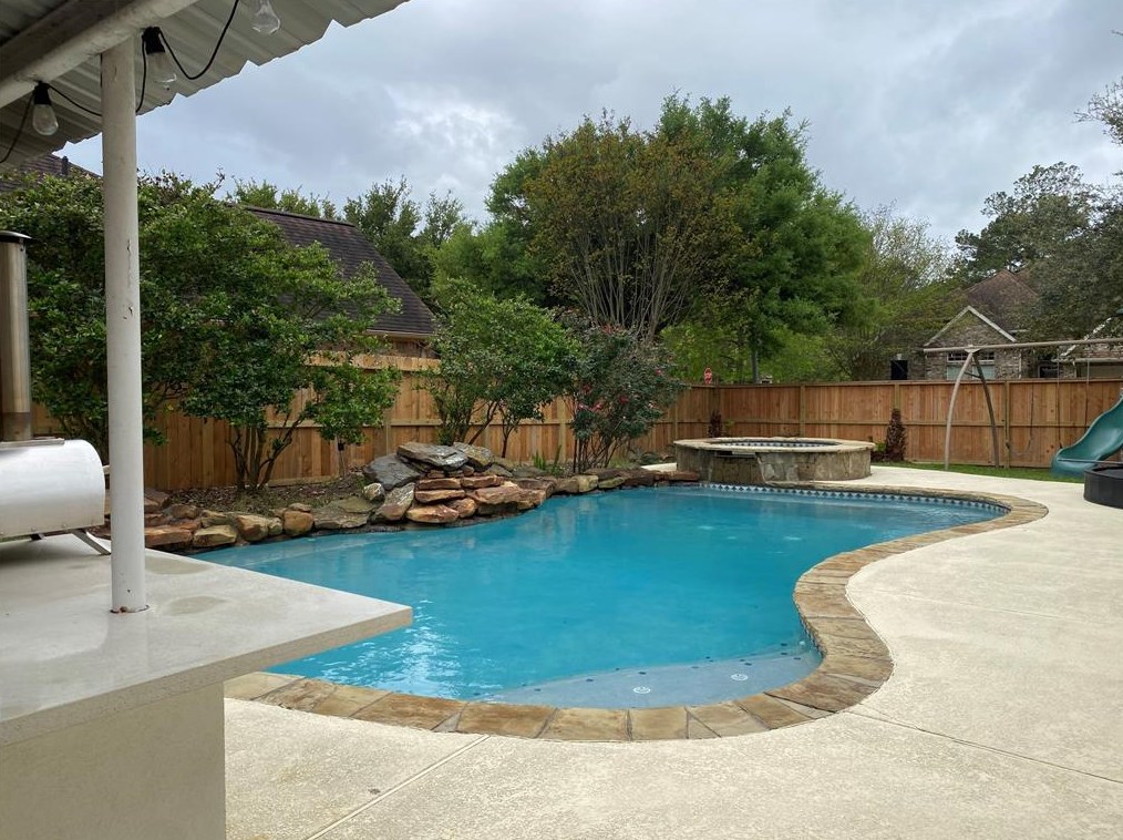 6423 Oakmont Creek Dr, Spring TX  77379-1934 exterior