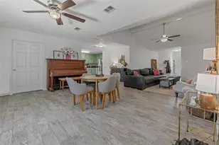 4310 Green Valley Dr, Bryan, TX 77802 - Photo 10