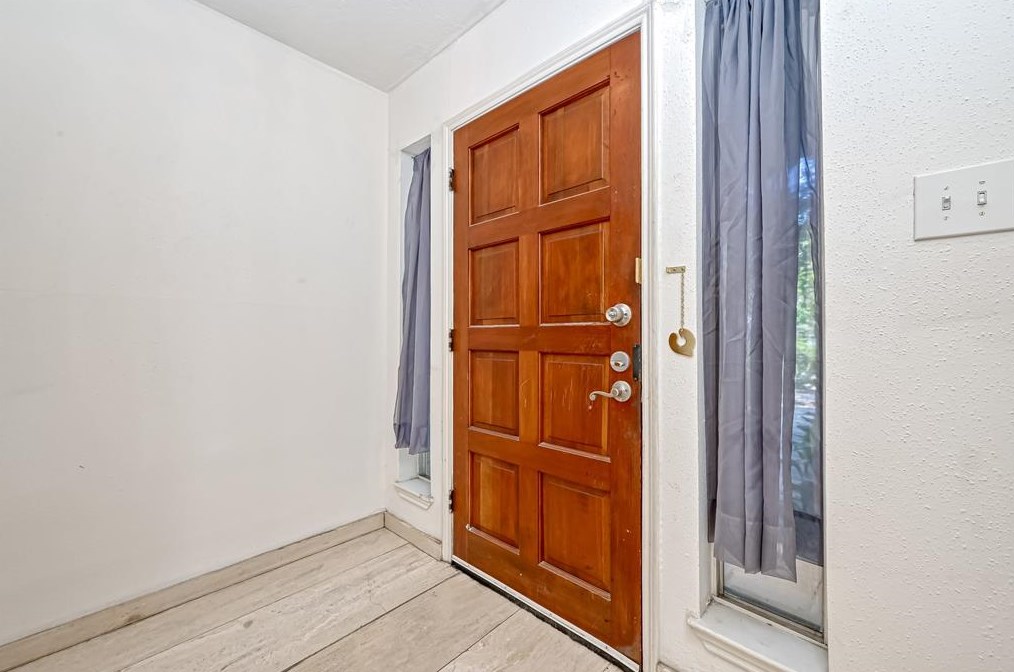 10725 Boardwalk St, Houston, TX 77042