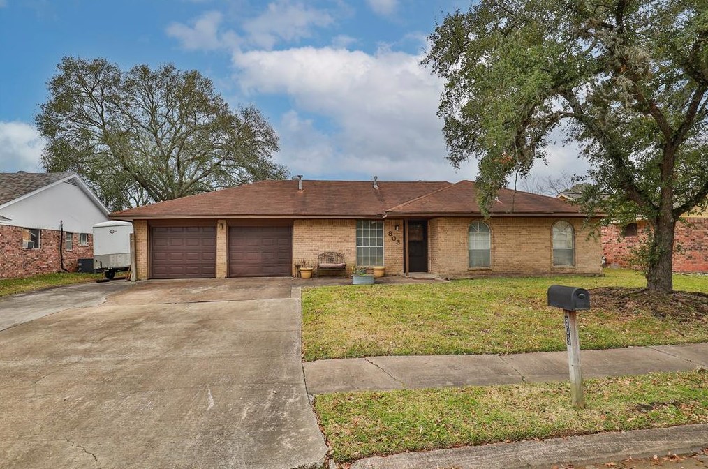 803 Sunnybrook Ln, Baytown, TX 77521-3219