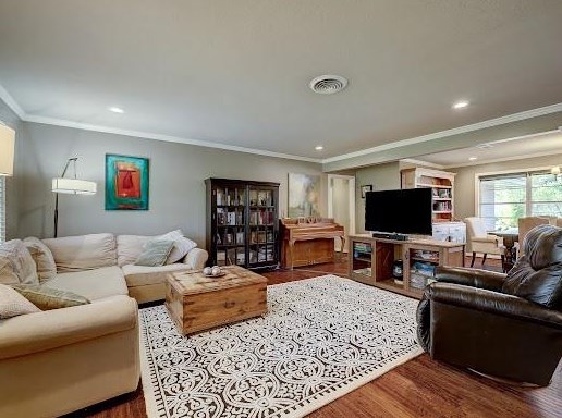 8925 Croes Dr, Houston TX  77055-4727 exterior