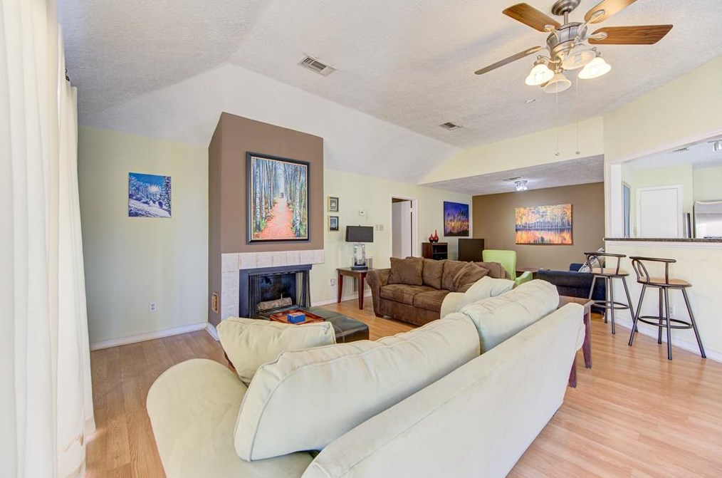 15823 Los Altos Dr, Houston TX  77083-2929 exterior