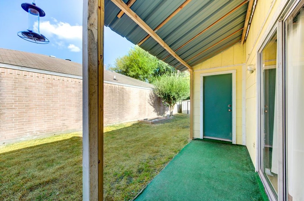 15823 Los Altos Dr, Houston TX  77083-2929 exterior