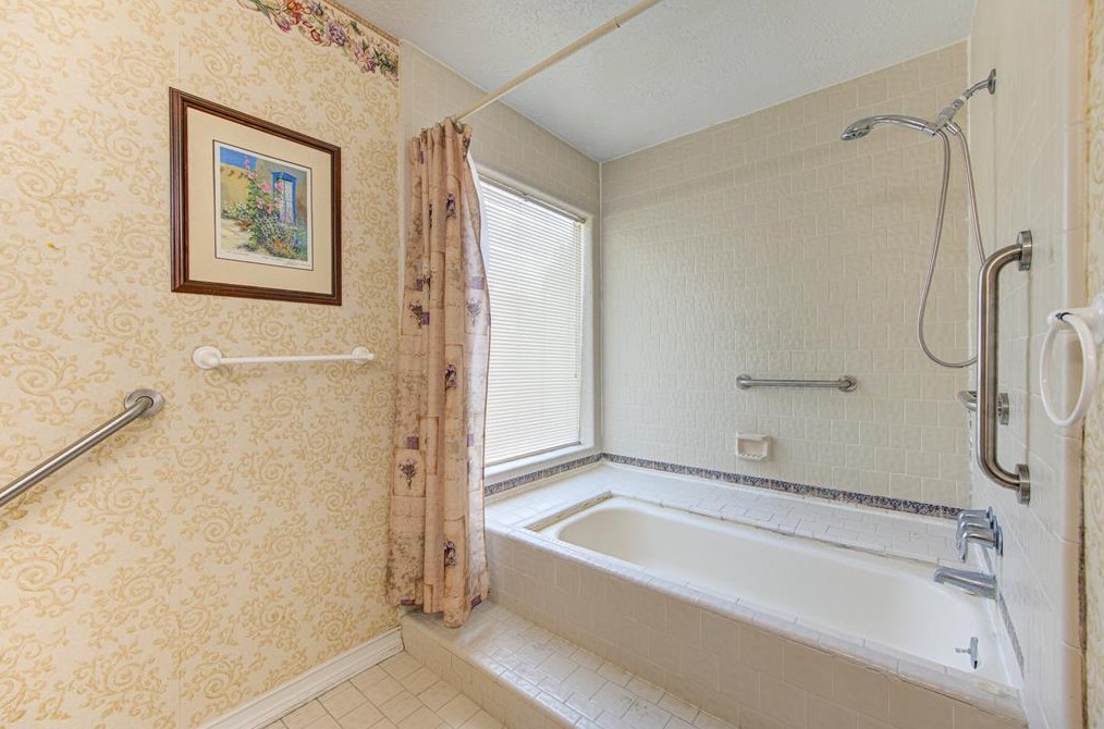 15823 Los Altos Dr, Houston TX  77083-2929 exterior