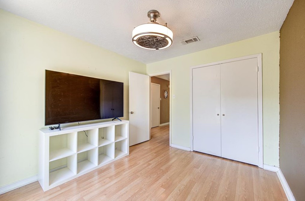 15823 Los Altos Dr, Houston TX  77083-2929 exterior