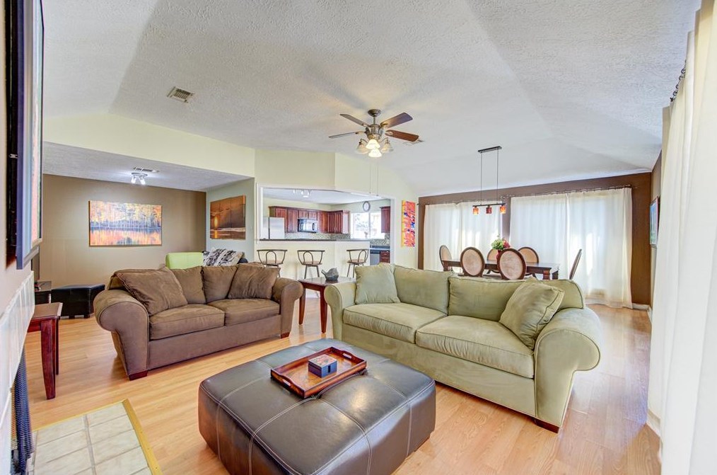 15823 Los Altos Dr, Houston TX  77083-2929 exterior