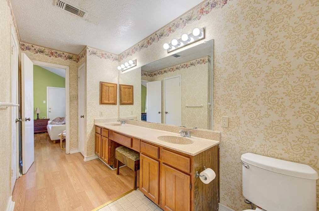 15823 Los Altos Dr, Houston TX  77083-2929 exterior