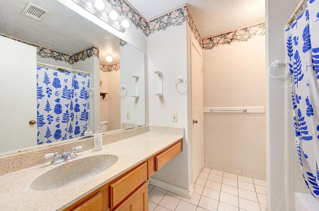 15823 Los Altos Dr, Houston TX  77083-2929 exterior
