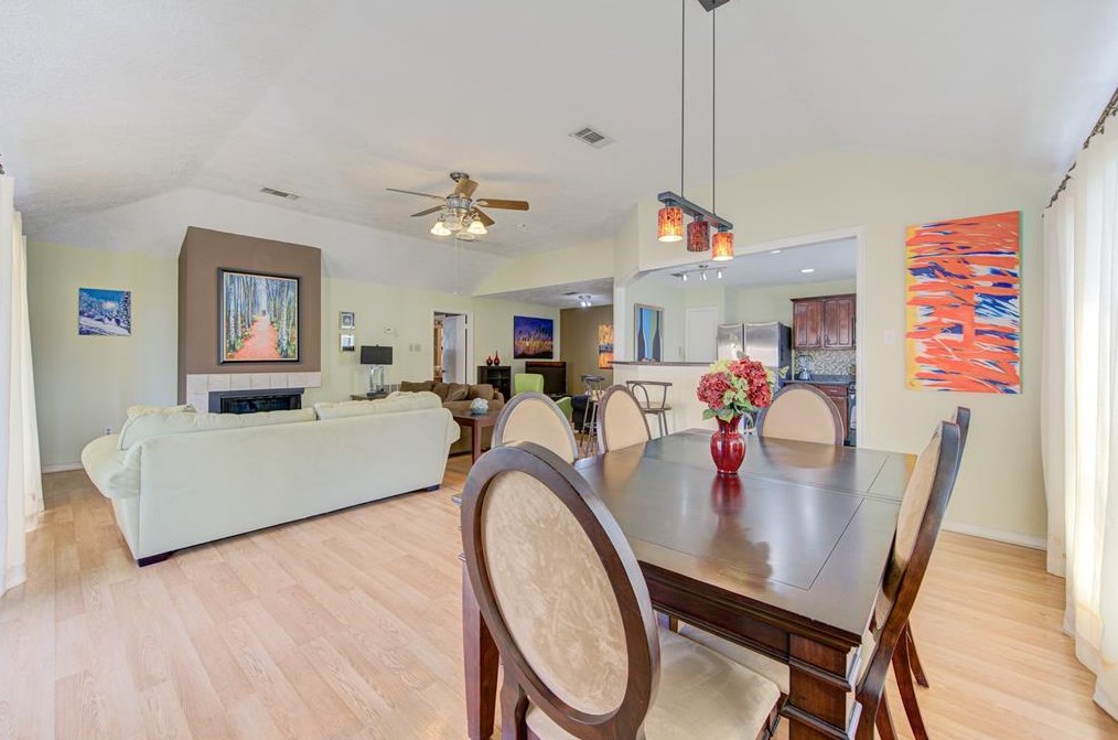 15823 Los Altos Dr, Houston TX  77083-2929 exterior
