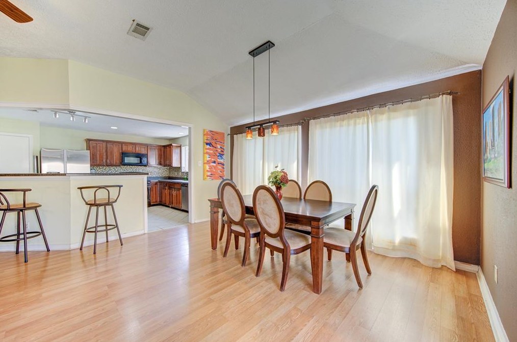 15823 Los Altos Dr, Houston TX  77083-2929 exterior