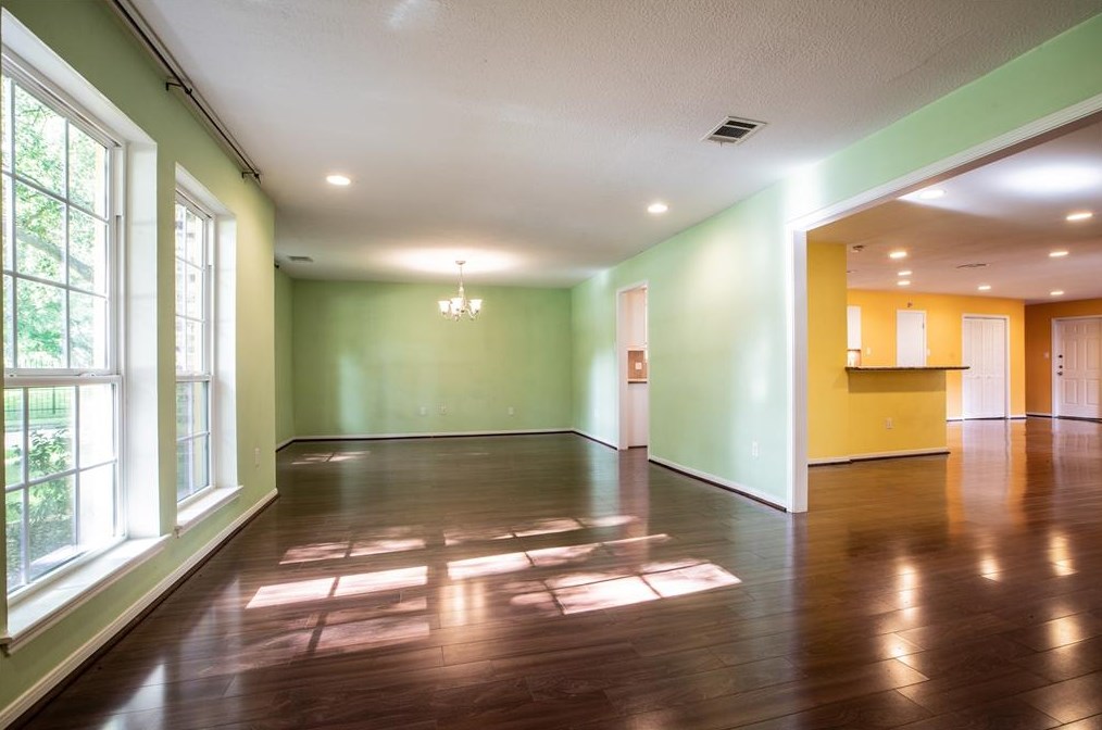 10738 Valley Hills Dr, Houston, TX 77071