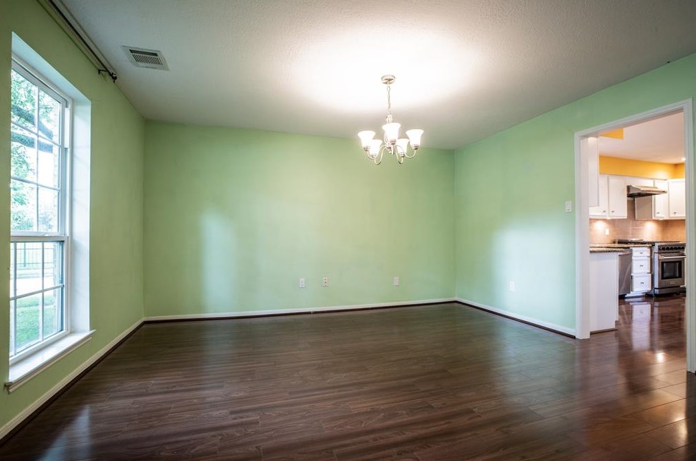 10738 Valley Hills Dr, Houston TX  77071-1604 exterior