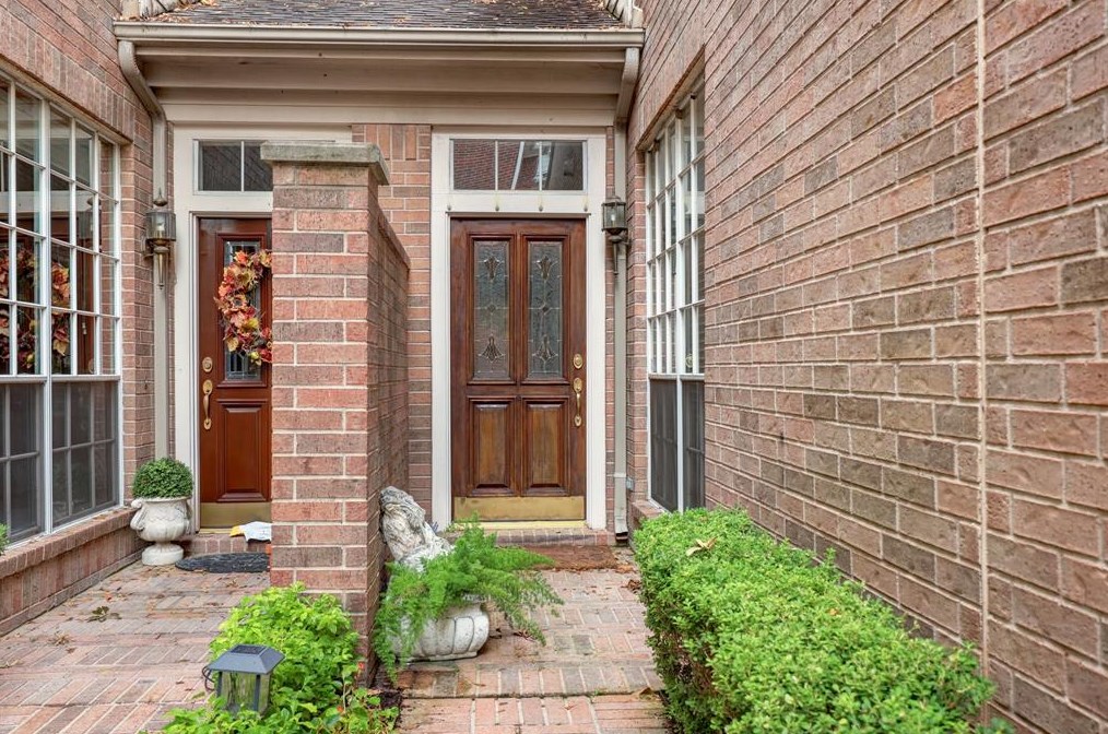 4443 Castle Court Pl, Houston, TX 77006