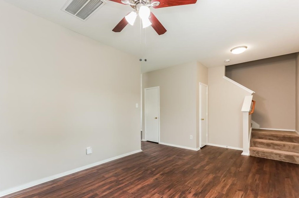 1671 Nichole Woods Dr, Houston TX  77047-4487 exterior
